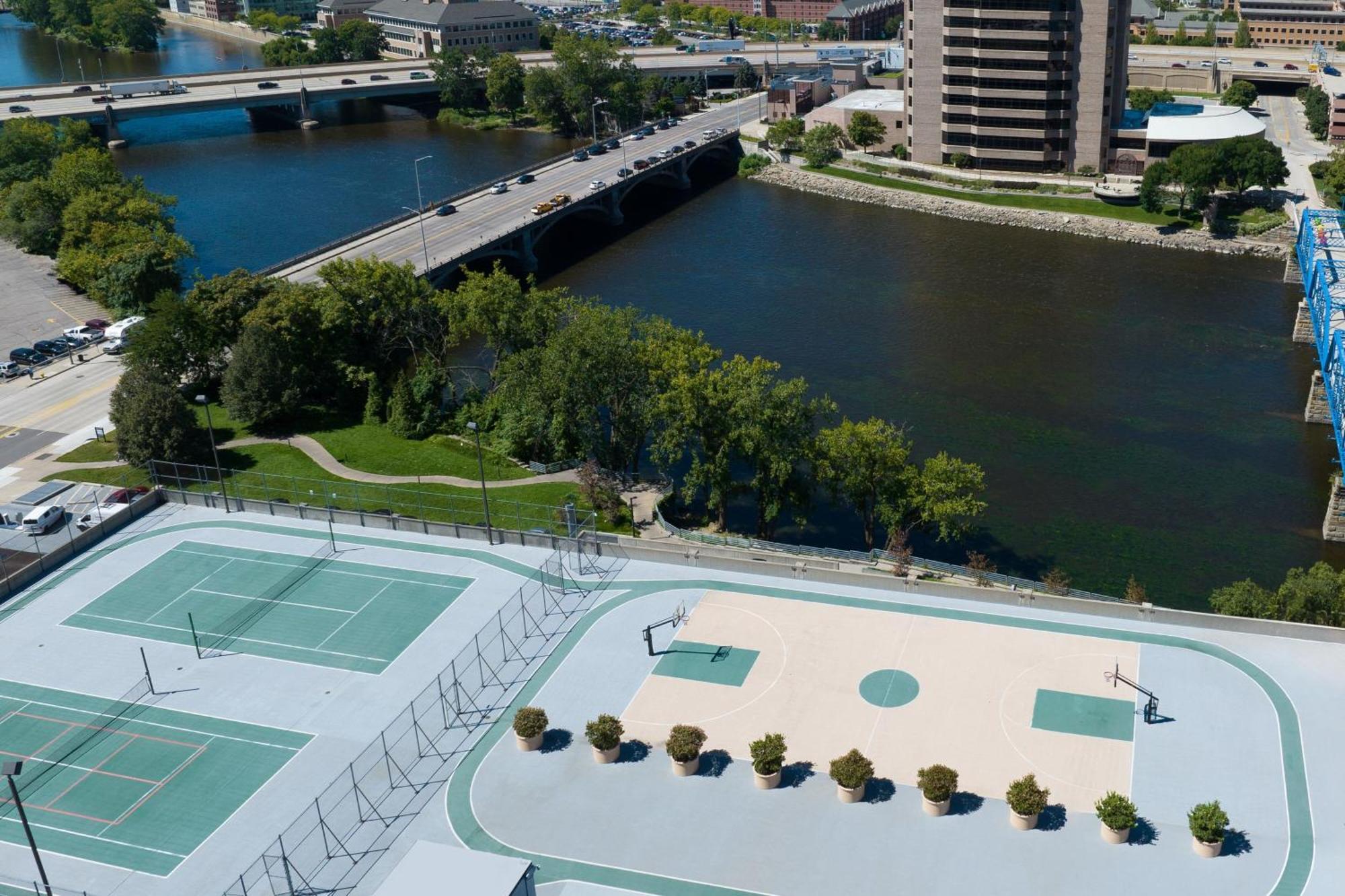 Courtyard Grand Rapids Downtown Hotel Exterior foto