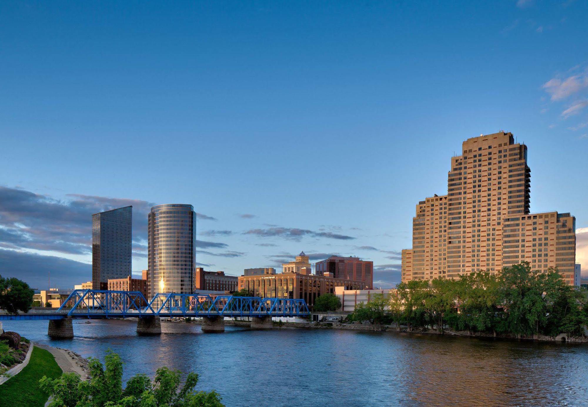 Courtyard Grand Rapids Downtown Hotel Exterior foto